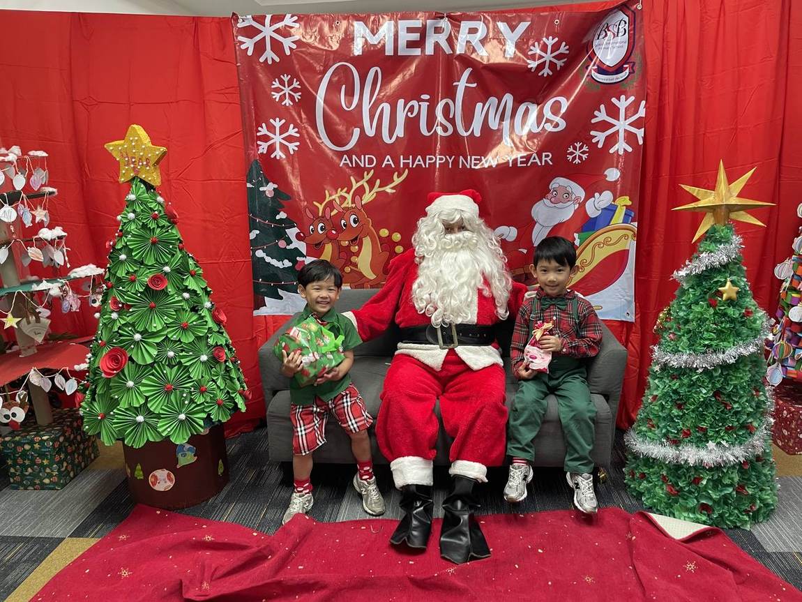 Family and students with Santa and staff at the Christmas Show