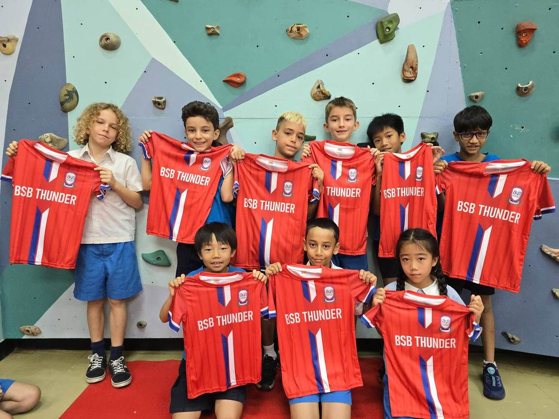 The school football team posing together before the competition